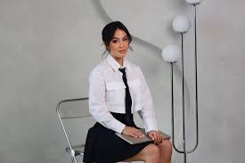 rachel-sitting-laptop